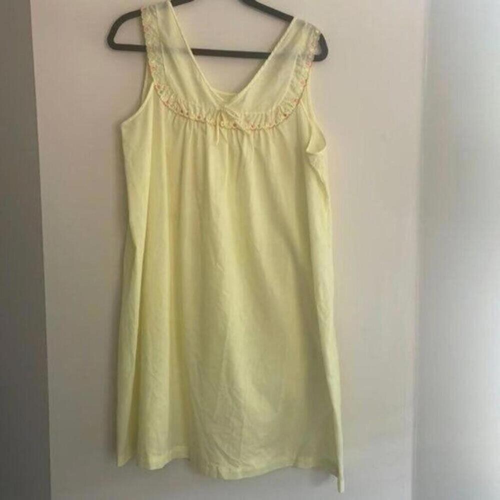 🇺🇸Vintage 1960s Yellow V Neck Embroidered Sleeveless Nightgown Pajama Lingerie